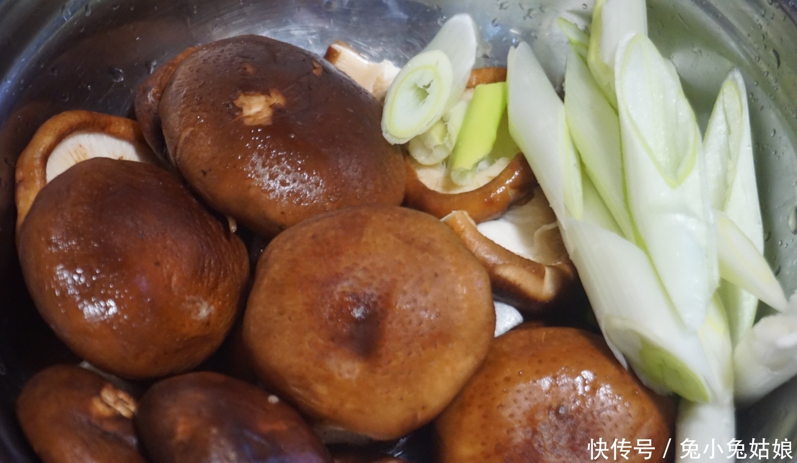 脆皮|秒杀烤鸡店的蜜汁脆皮烤鸡,外皮焦香,肉汁饱满,教你几个小窍门