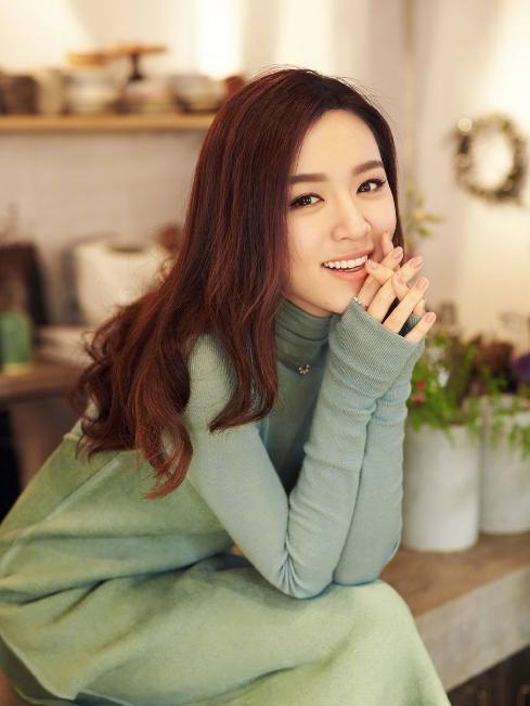 演员|她曾将胡歌吻到吐,把张嘉译亲肿,引网友争议,32岁却仍孤身一人