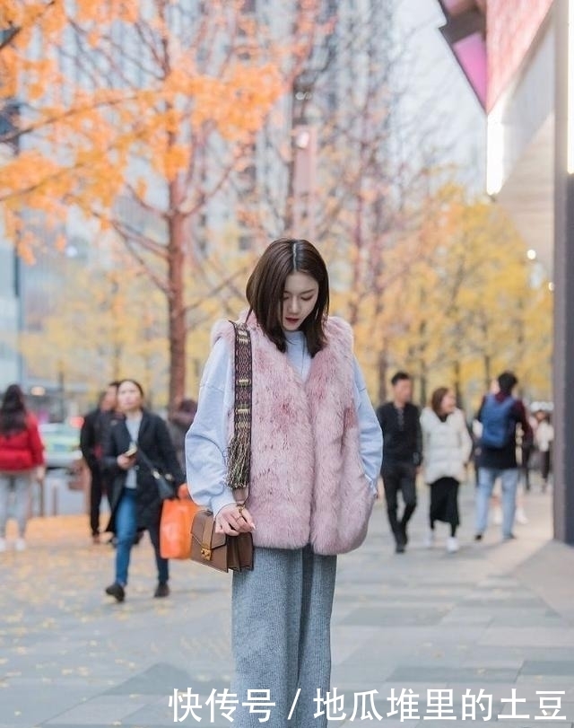  分手|街拍穿搭：我从来不会在分手很久后才会哭，因为不值！