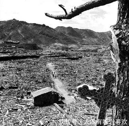  废墟|直击战后日本民众的生活, 废墟中有人挣扎有人很欢乐