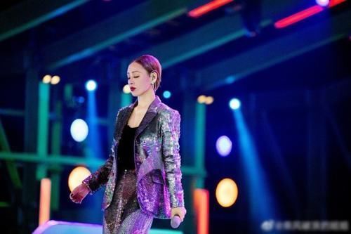 乘风破浪|《乘风破浪的姐姐》听到伊能静这句话,王丽坤扭过头,不再看她