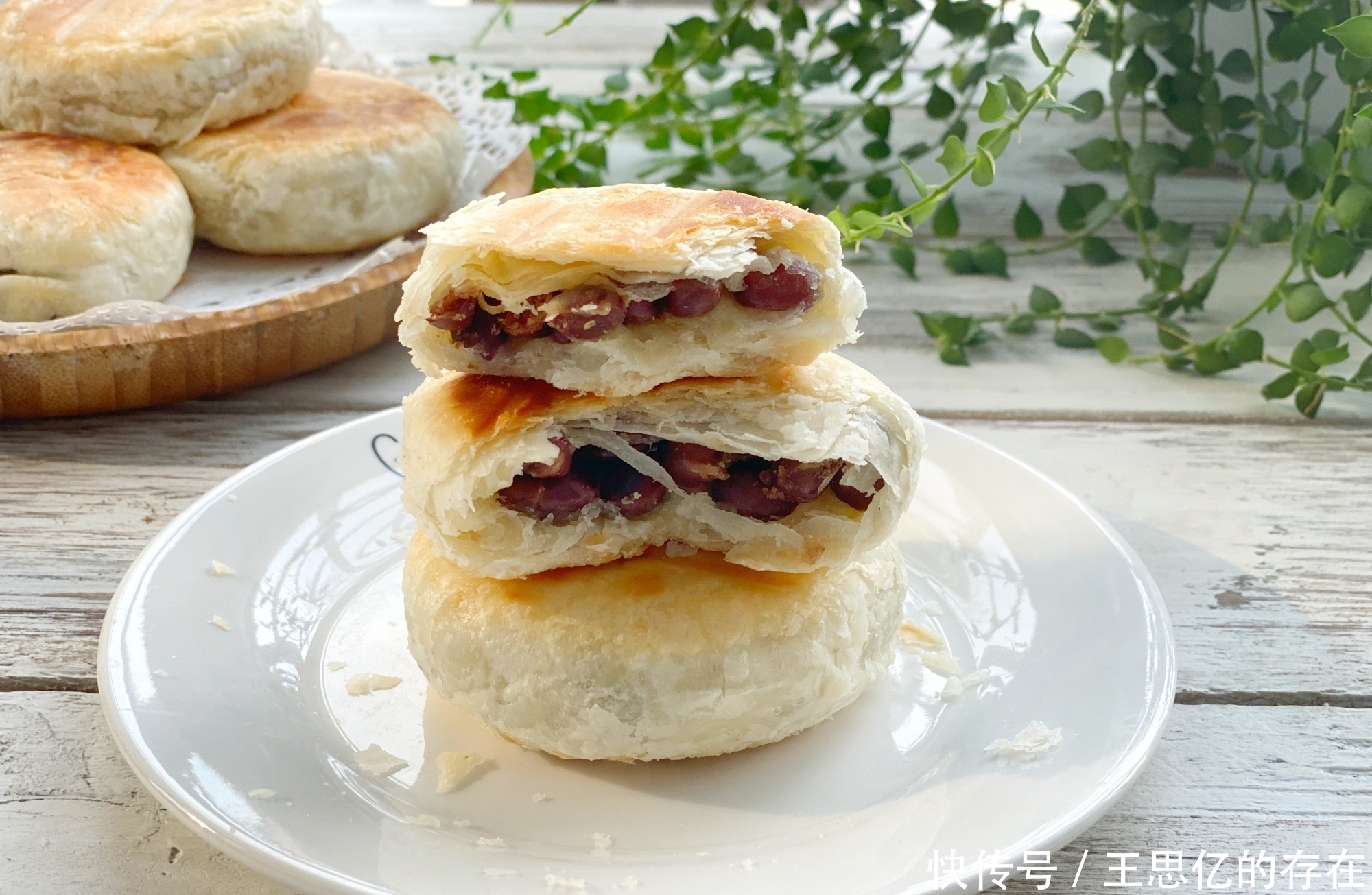 制作|想吃红豆饼别再买了,在家用面粉就能做,咬一口层次分明香酥美味