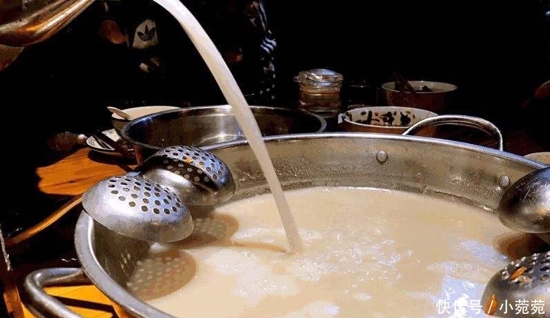白汤|火锅炖干后, 服务员为什么只加白汤? 了解真相后, 才知少吃为妙!