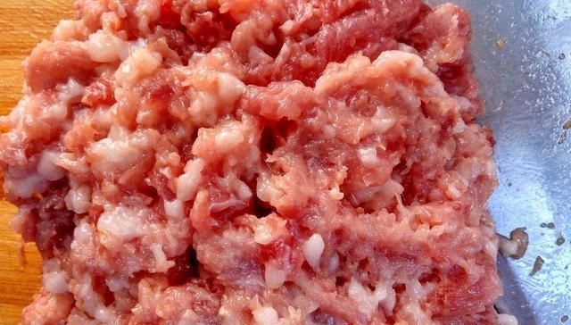 忘不掉|包肉馅饺子时,牢记两点窍门,包出的饺子更鲜更嫩,咬一口忘不掉