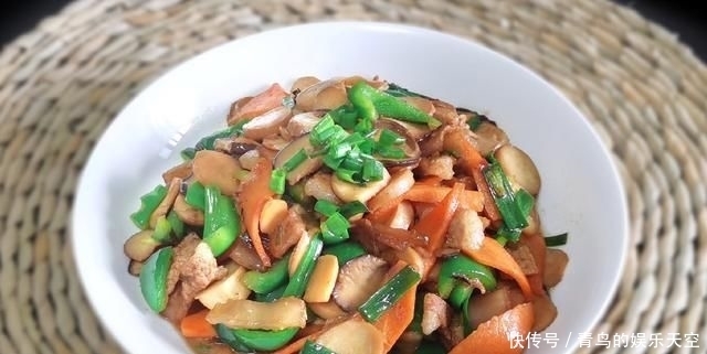  鲜香|杏鲍菇别直接下锅炒,多加这1步,脆嫩爽滑、鲜香入味,比肉都香