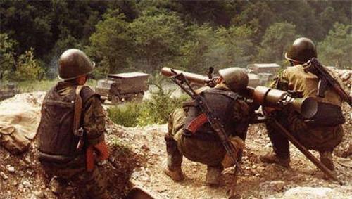 车臣|史上最公平的一场战争,仗打到一半子弹没了,长官:去敌军那买!