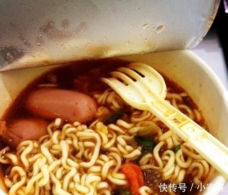 中国|4种比泡面还“垃圾”的垃圾食品,图1是小孩最爱,图2火遍全中国