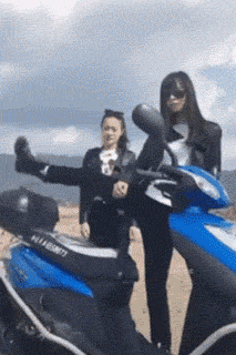 丢人|搞笑GIF趣图:我都想直接下去不表演了,太丢人了