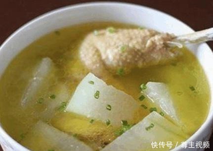 秋天|秋天用这食材来炖鸡,鸡肉鲜嫩,香气四溢,汤汁鲜甜,滋补身体