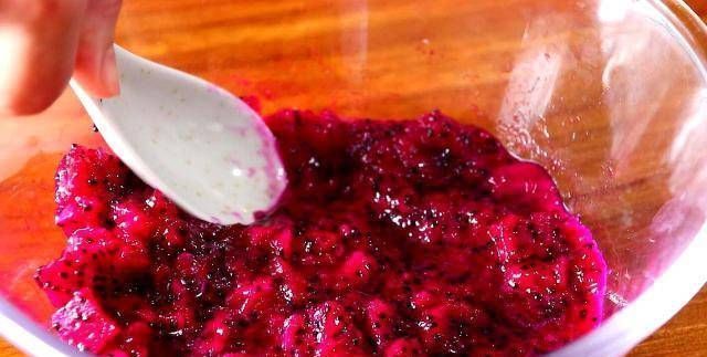  油腻|不要在火龙果直接吃是面粉做的，又甜又软不油腻