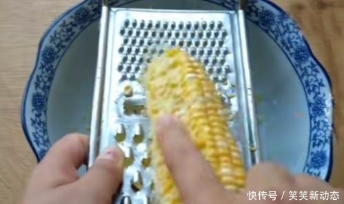 搅拌均匀|鲜玉米换个吃法,十分钟玉米鸡蛋饼出锅,品质生活从舌尖开始