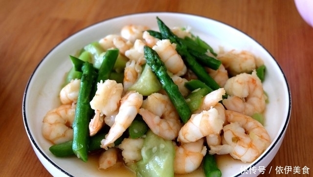 地皮菜|多年不见的小学同学来家里玩,我做了两个菜一个汤,边吃边叙旧