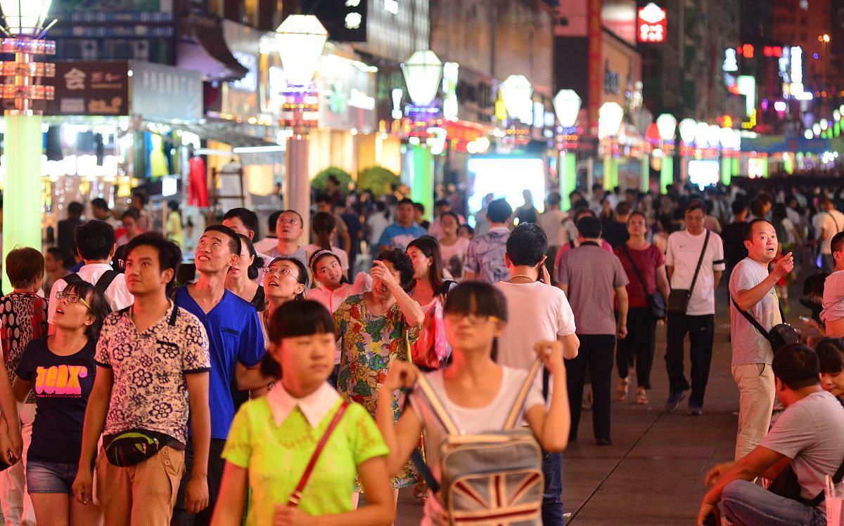  广场|夜市，一个城市夜生活文化的缩影