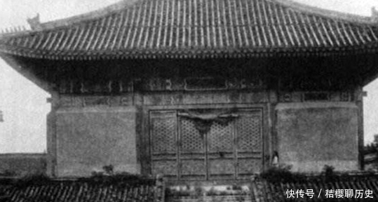 紫禁城|上世纪初期的紫禁城：破败荒凉，杂草丛生，令人颇为感慨