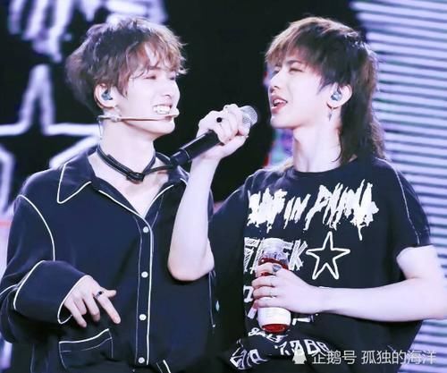 节目中|蔡徐坤朱正廷重逢时,谁听到JonyJ说了啥只有大厂女孩才懂