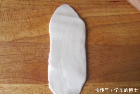 好吃|手把手教你炸油条，不加明矾不用发酵，油条蓬松香酥，好吃还健康