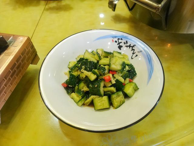 出手|孩子高考581分,父母大摆10桌宴席,邻居就这分也拿得出手