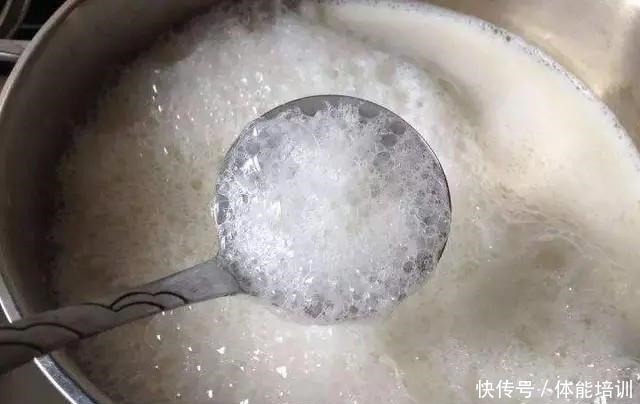 血水和杂质|炖肉时出现的浮沫,是精华还是脏东西多数人做错了,难怪不好吃