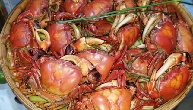 满满|大妈背着篓子卖它,没人看得上,我花50全包了,一吃“惊喜满满”