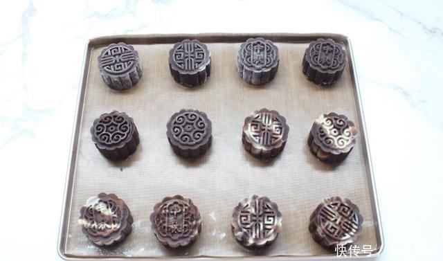 巧克力桃山|这种月饼创意满分,但减肥人士看看就行了,咬一口就胖5斤!