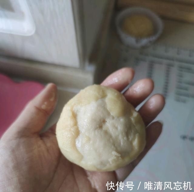  秒杀|「港式酥皮菠萝包」的做法+配方，外皮酥脆，内里松软，秒杀餐厅