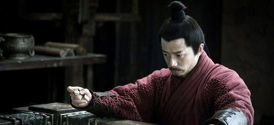 超过|西汉最厉害的军师韩信甘拜下风,拜其为师,军略超过张良