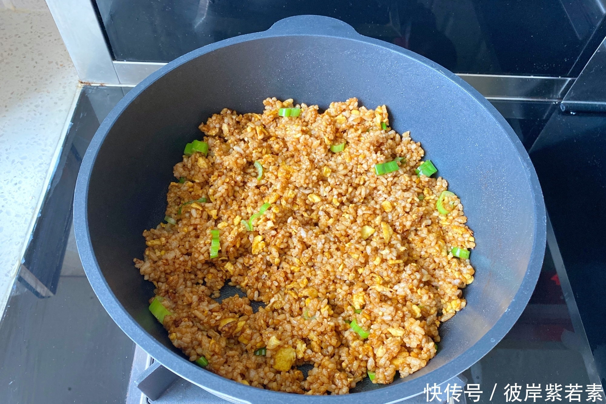 做法|做酱油炒饭时,酱油不要直接加,教你正确做法,粒粒分明又入味