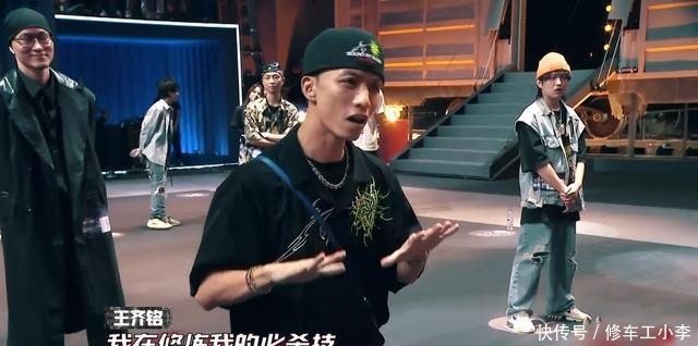 中国新说唱|新说唱暴扣哥带翅膀表演,选手下跪求链子,遭王齐铭、爆音Diss