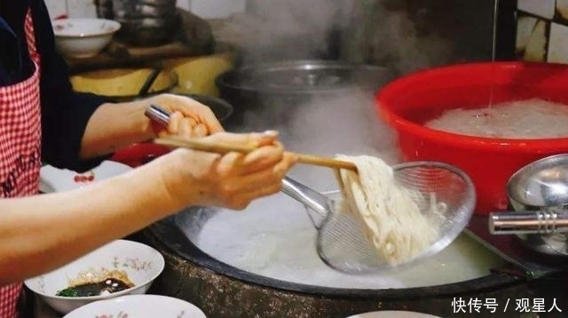 店里|这家小“破店”,没店名没招牌,开了10年,食客:一天不来馋得慌