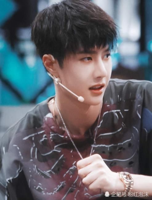  王一博|谁说王一博话少的黄渤是这样评价的，街舞节目组这一小细节好宠一博啊