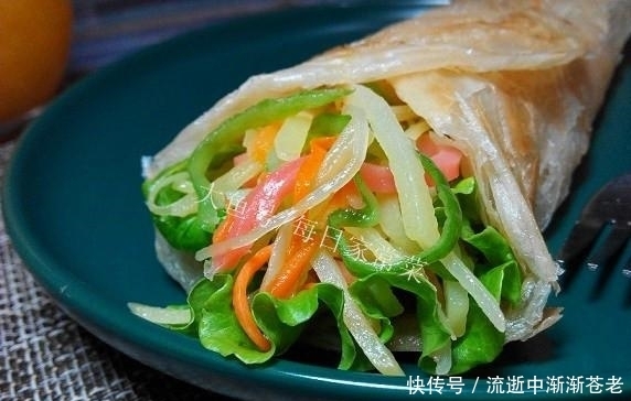  好吃|手抓饼卷万物：做成土豆丝卷饼，简单又好吃，赶紧试一试！