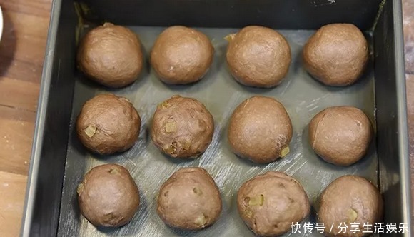 不甜|大叔家的烘培系列黑凤梨面包,味道很赞,不甜不腻,家人爱吃!