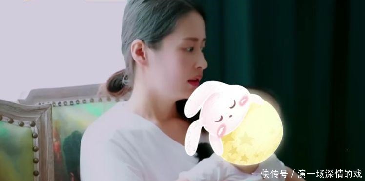 细节|颖儿做好饭之后抱着女儿,看婆婆和付辛博吃饭,细节暴露婆媳关系