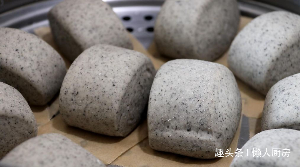  做法|这是刀切馒头的做法，不需要二次醒发，加上黑芝麻，香味更浓