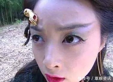  后脑勺|明星最重要的是眉形, 看蒋欣宋茜这眉毛都快顶到后脑勺了