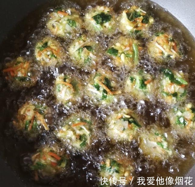 丸子|胡萝卜豆芽菠菜丸子,外酥里嫩,咸香适口