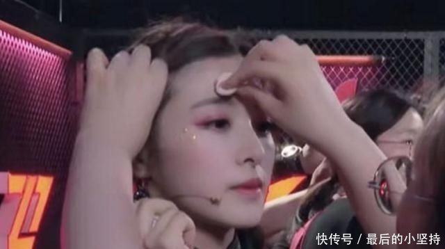  姐姐|《乘风破浪的姐姐》三公金莎失误，扇子掉地上，小组成倒数第一！