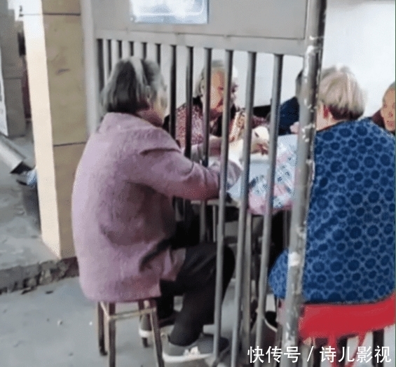 怀孕|“这模特怀孕7个月竟然还在工作,她老公呢?”网友:在旁边卖车呢!哈哈哈