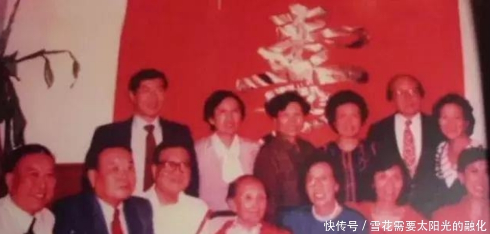 单亲|单亲母亲独自养育13个孩子,全都培养成博士字,秘诀只有15个字