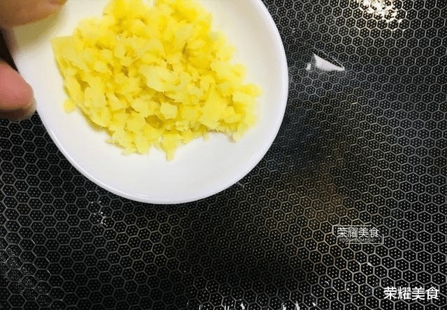  姜汁芥兰|七月遇见这菜别手软，多买几斤也无妨，加点姜末炒，驱寒增食欲