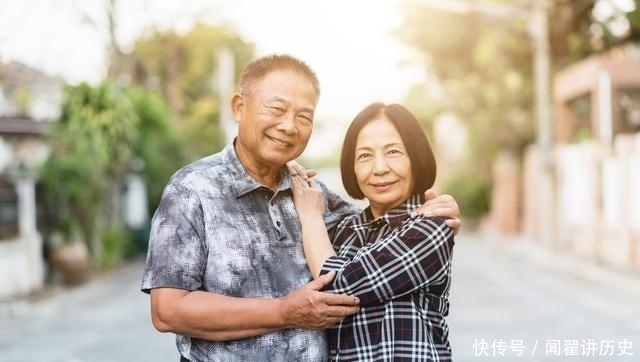 真心|子女对有退休金的老人是真心孝敬，还是惦记钱3个老人说了实情
