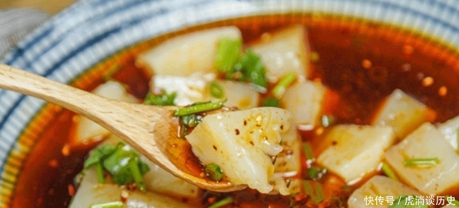 豆腐|蒸出来的米豆腐看起来扎实,吃着还是弹弹糯糯的口感,没有它搞不定的