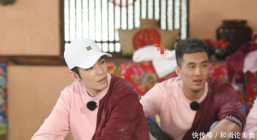 当众|宋雨琦当众“下跪”,谁注意到baby的下意识动作?人品一眼看穿