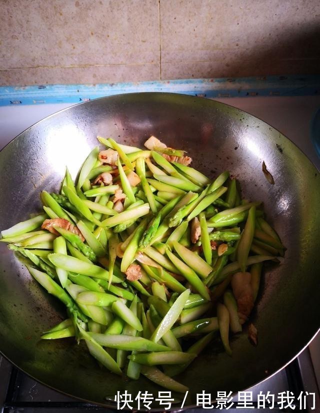 补钙|它是“蔬菜之王”,比排骨贵,补钙比骨头汤强,再贵也要给孩子吃