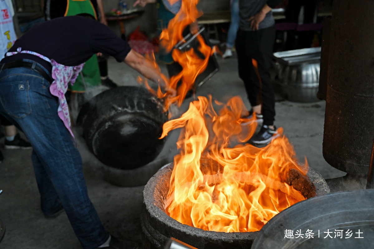 土菜|农家婚宴400元一桌，鸡鸭鱼肉都有，最受欢迎的竟是这道土菜