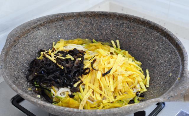 清甜|三伏天不吃这菜,到秋天就老了,炒米粉脆嫩又清甜,皮都不用去