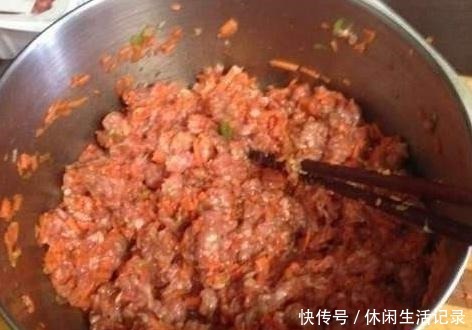 过年|过年炸丸子,不要只纠结放面粉的事了,多加点它,丸子更入味