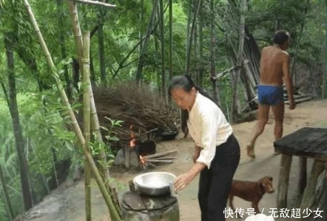  不已|小伙深山发现草屋，里面住着一对中年夫妻，一打听身世佩服不已！