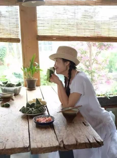 小院|20多岁的年龄差距,却把一个破烂的农家小院变成了“桃花源”