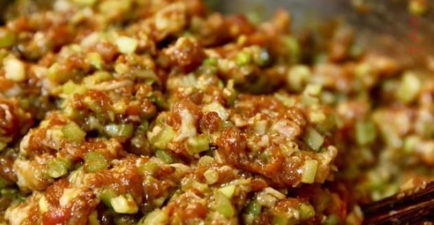 好吃|包芹菜饺子,有人焯水,有人直接包大厨都不对,教你正确做法